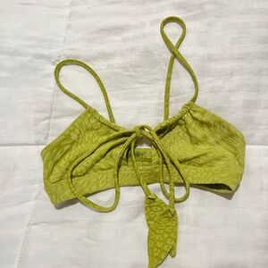 Benoa Zest top, style Ari